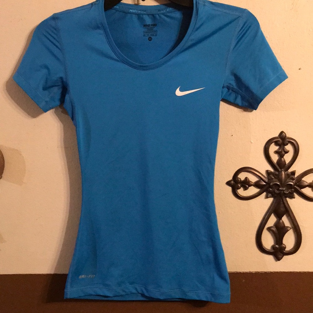 Nike fitted tee